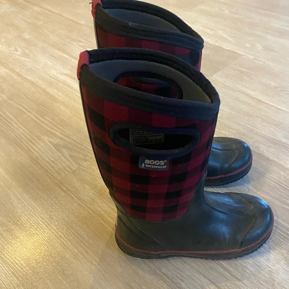 Girls bogs sz 2